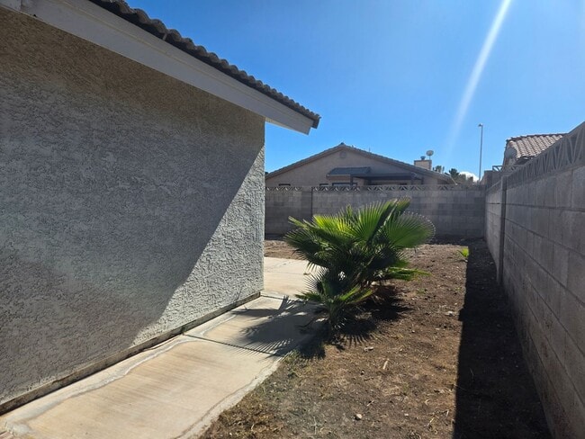 Building Photo - One Story Home