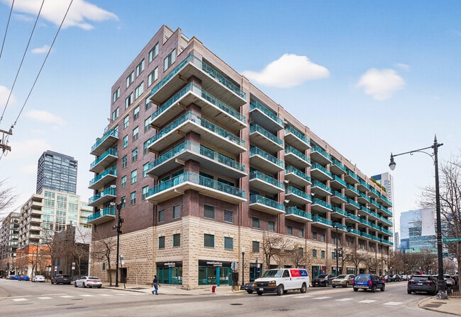 Building Photo - 910 W Madison St