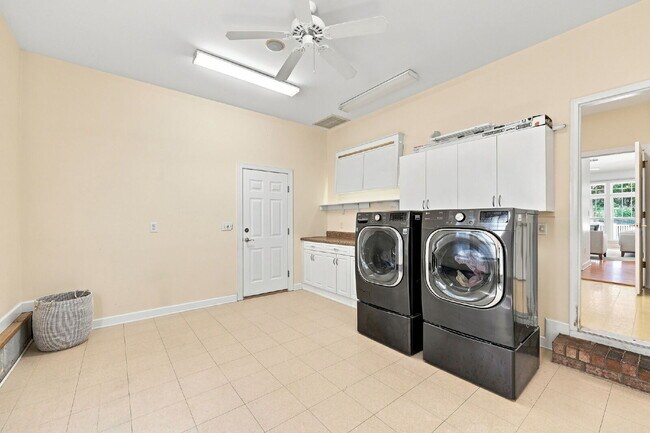 Building Photo - 108 Clay Cir
