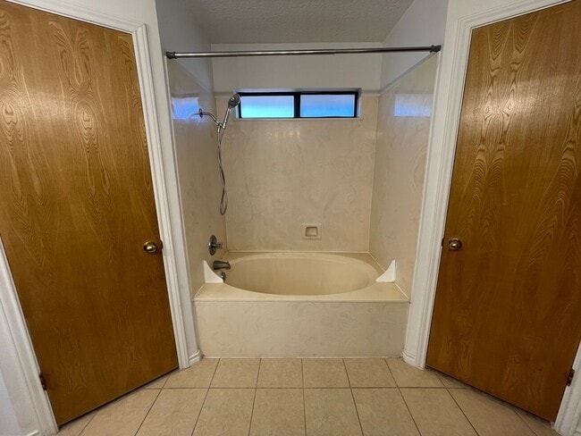 Building Photo - 112 Brookway Dr