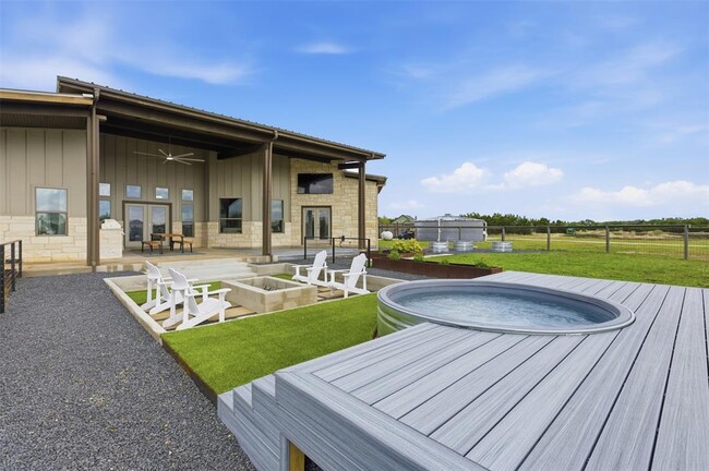 Building Photo - 215 Mesa Vista Dr