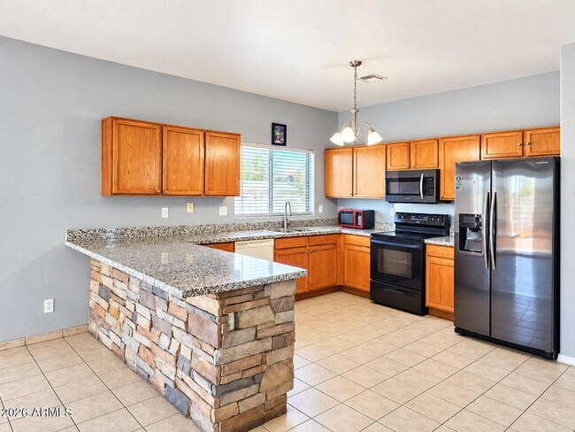 Building Photo - 5830 S 11th Dr