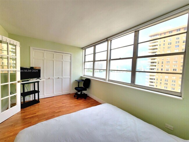 Building Photo - 250 174th St