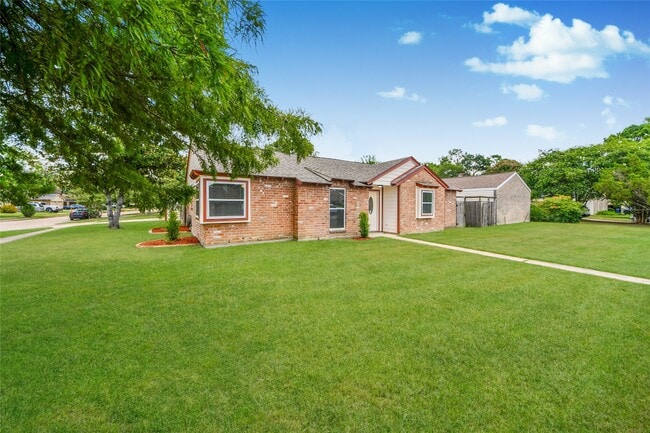 Building Photo - 15834 Fern Basin Dr