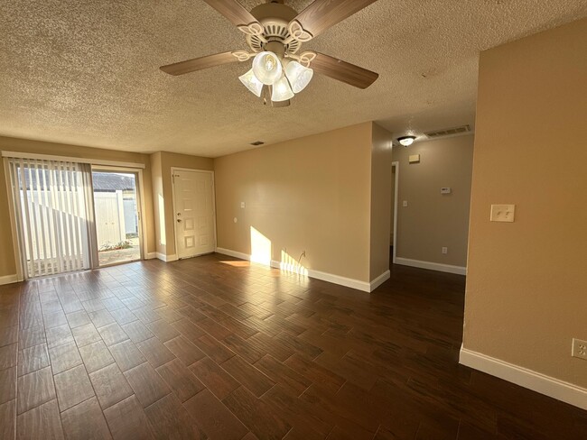 Building Photo - JCR1 - 5445