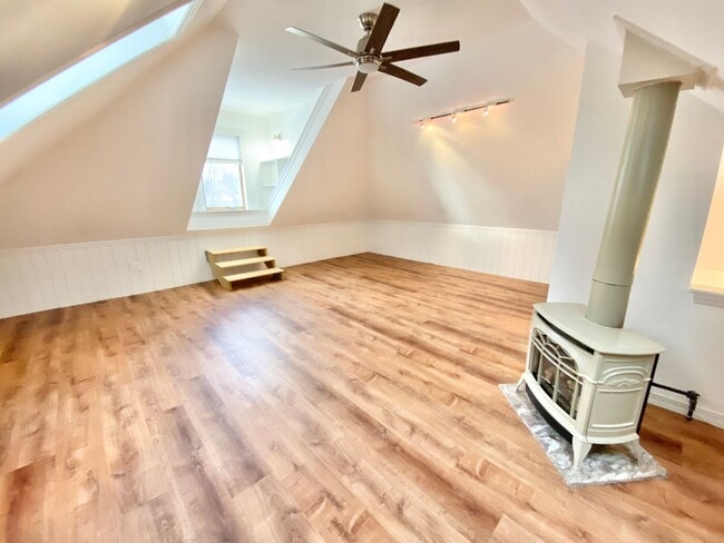 Building Photo - 69 Russell St