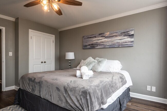 Building Photo - 215 Piedmont Ave NE