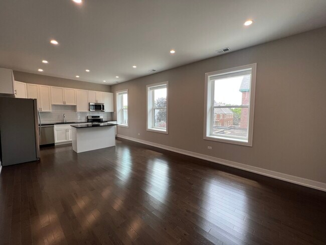 Building Photo - 4927 N Claremont Ave