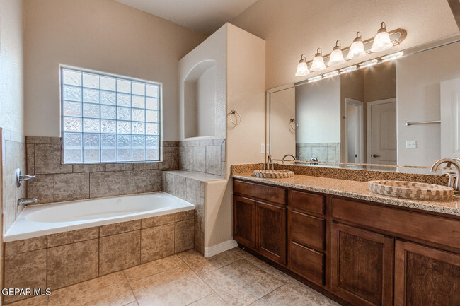 Building Photo - 5505 Ignacio Frias Dr