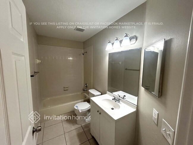 Building Photo - 717 Sand Ridge Dr