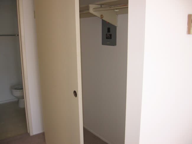 Building Photo - 515 Arbor Dr