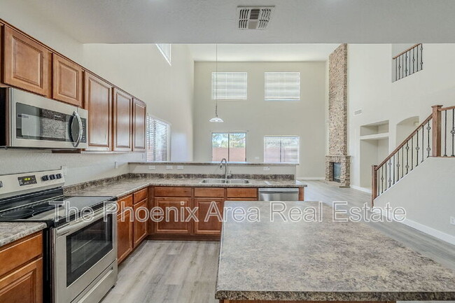 Building Photo - 45929 W Sky Ln