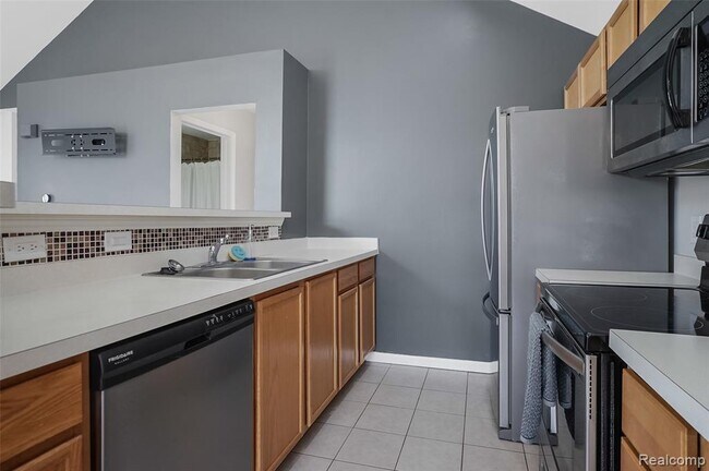 Building Photo - 606 Olde English Cir