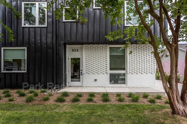 Building Photo - 323 S East St