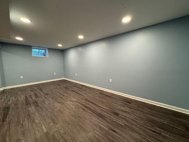 Building Photo - Lovely 4 Bed 3.5 Bath On Single Family Hom...