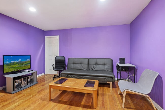 Building Photo - 2147 Ridge Ave