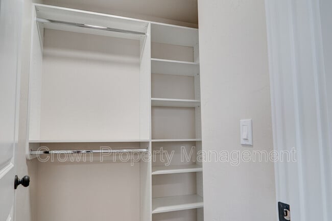 Building Photo - 517 Sparrow Rd