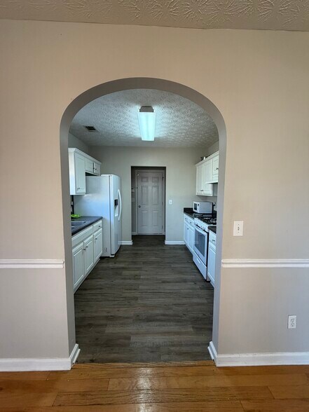 Building Photo - 1100 Longford Ct