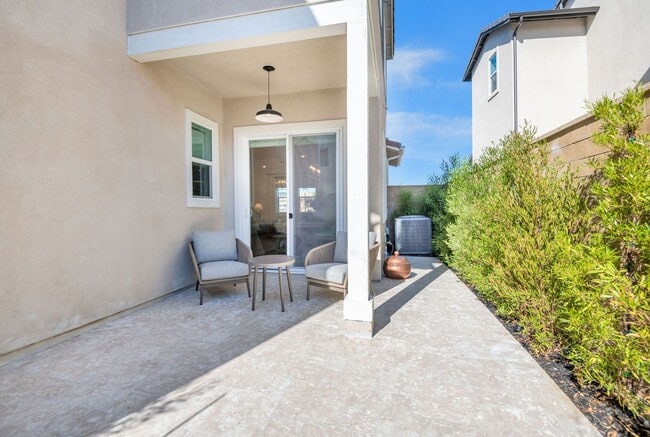 Building Photo - Beautiful 5bed/4bath for Rent Home at Great Park