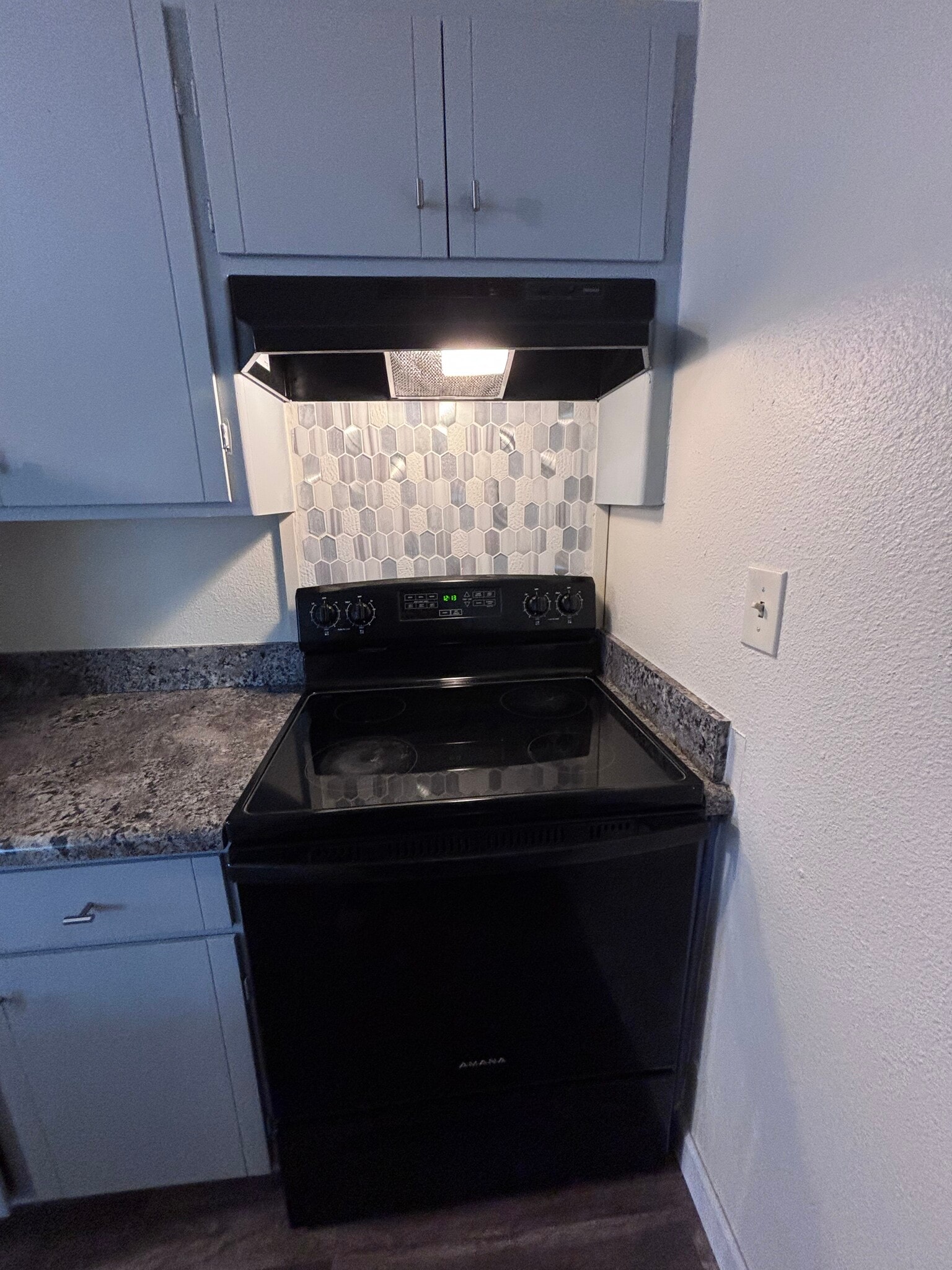 Building Photo - 139 W Lassen Ave