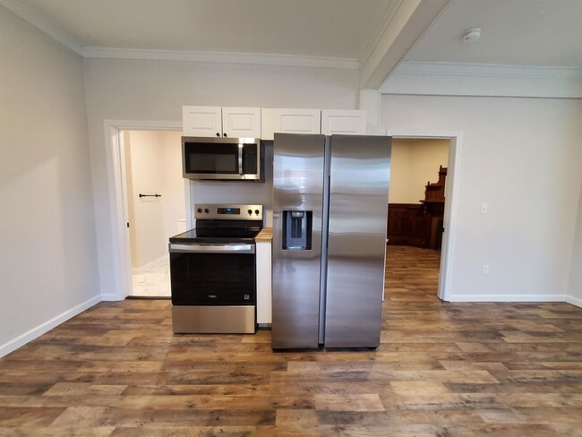 Building Photo - 17 Canaan St