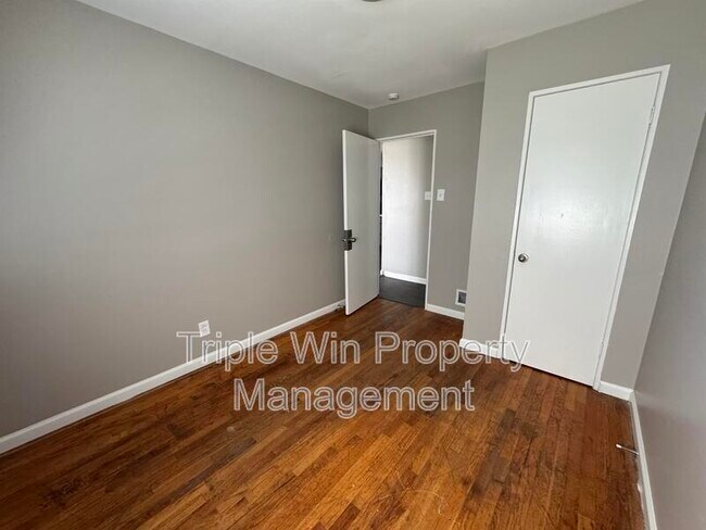 Building Photo - 8629 Elwyn Dr