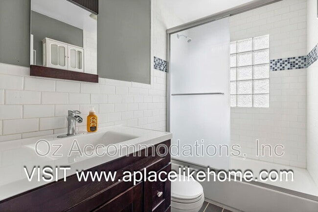 Building Photo - 6535 Melrose Ln