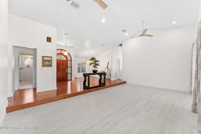 Building Photo - 662 Rossmoor Cir