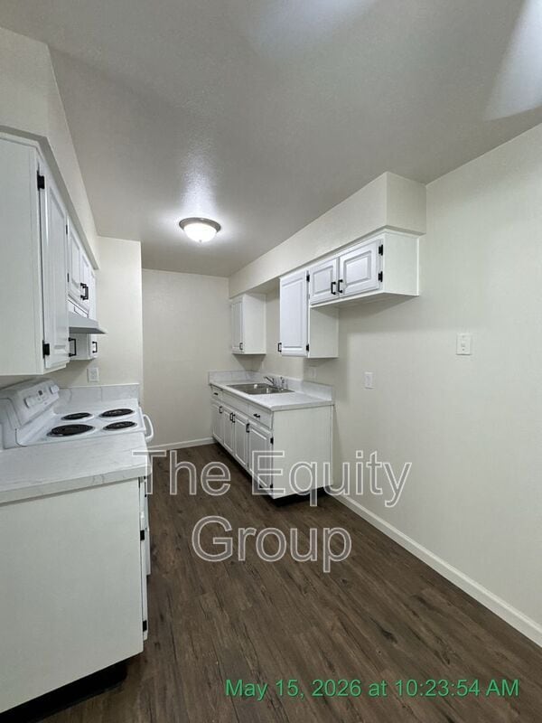 Building Photo - 1426 W Elowin Ave