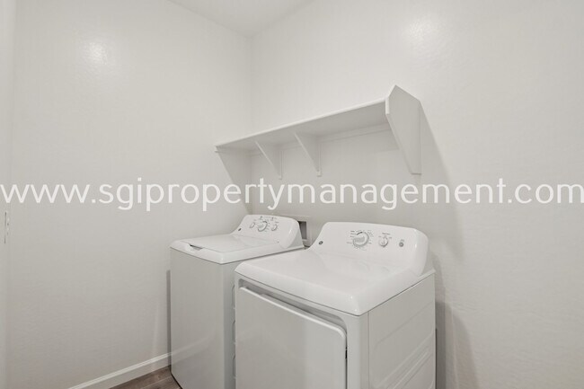 Building Photo - 18259 La Senda Dr W