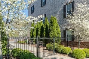 Building Photo - Fabulous South End Condo for Immediate Lease! Water included!