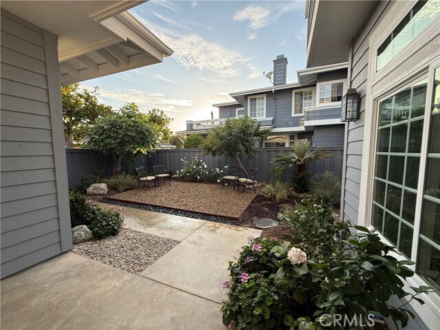 Building Photo - 3600 Lilac Ave