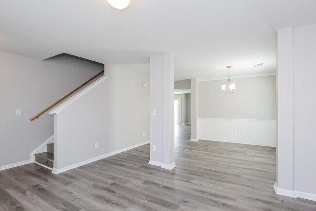 Building Photo - 1939 Eastway Dr