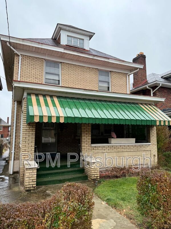 Building Photo - 1011 2nd St