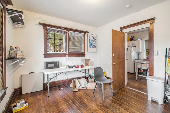 Building Photo - 852 Brookwood-