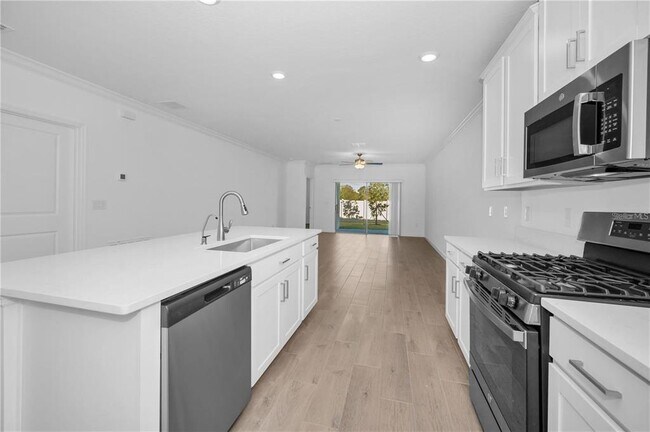 Building Photo - 17432 Holly Wl Ave
