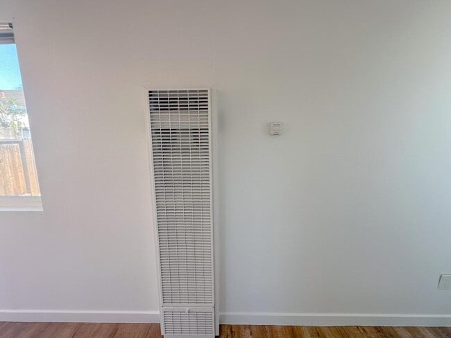 Building Photo - 1241 1/2 Saint Anne Pl