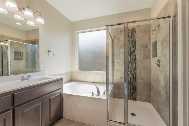 Building Photo - 1000 Meadow Scape Dr