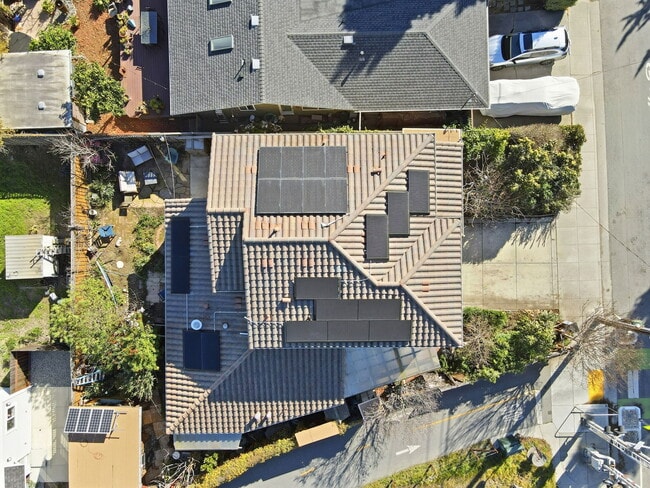 Building Photo - 820 Almar Ave