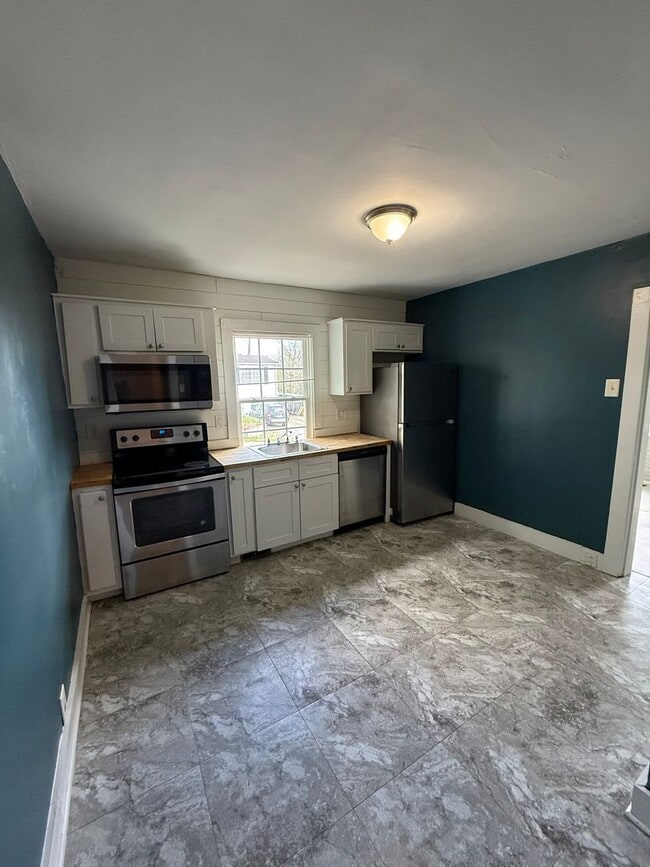 Building Photo - 4 Bed/1 Bath House