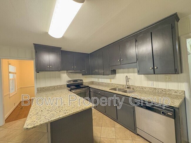 Building Photo - 2522 Mirror Lake Dr