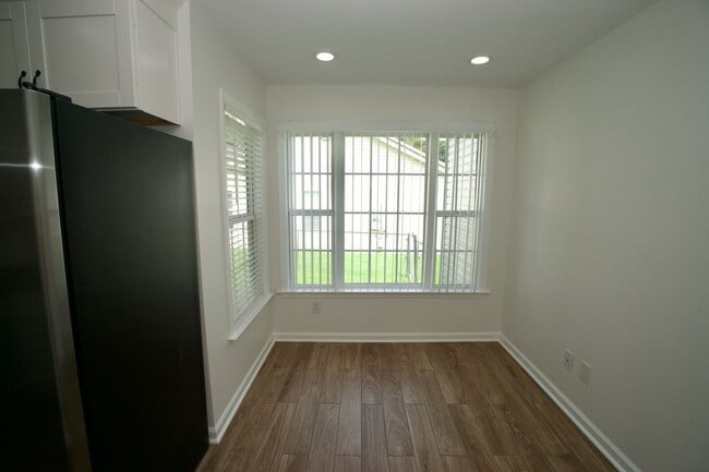 Building Photo - 210 Hayden Pl