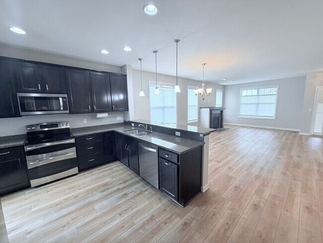 Building Photo - Gorgeous 3BR Home in the Coveted Dancing Waters Community of Woodbury!