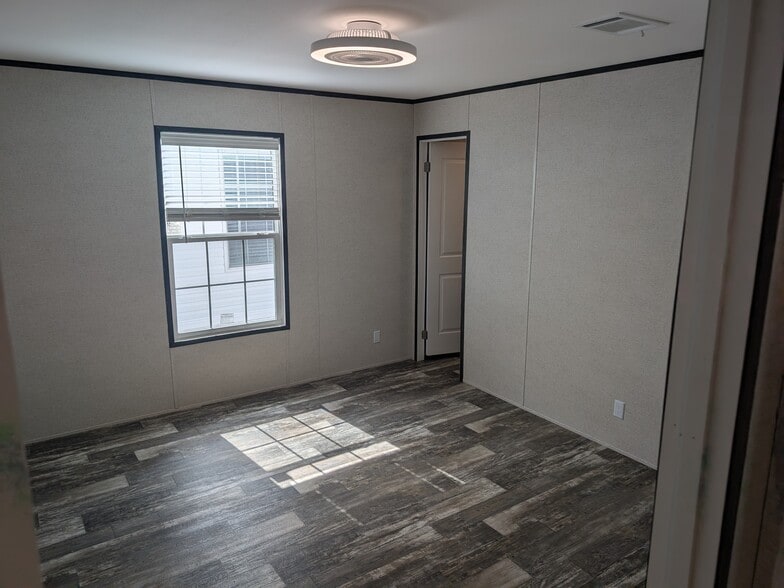 Building Photo - 3051 SW 50th St