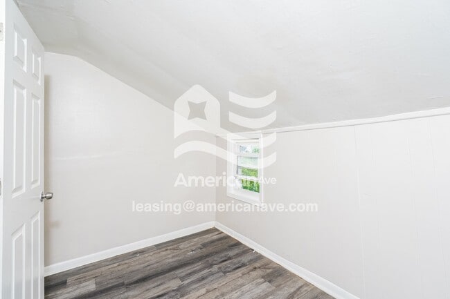 Building Photo - 5920 N 68th St