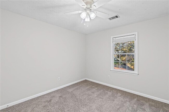 Building Photo - 118 Fitchburg Dr