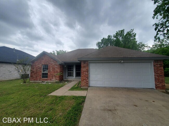 Primary Photo - 3 br, 2 bath House - 504 E Buffalo St