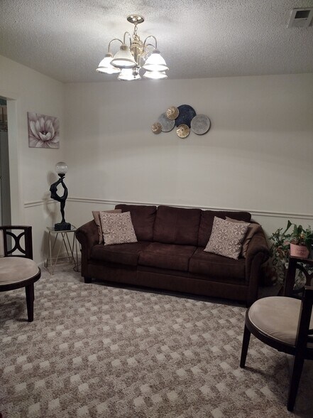 Living room - 5810 Battery Dr