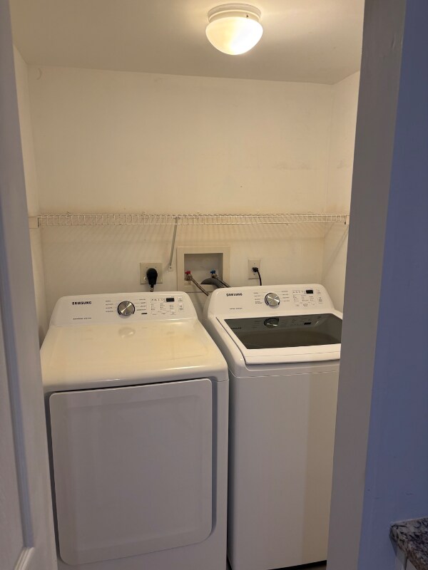 Building Photo - 900 Crestwood Ct S