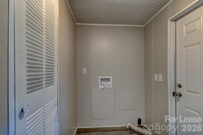 Building Photo - 3351 Appletree Ct